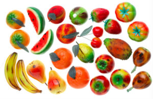 frutti vari creati con la pasta di mandorle detta anche frutta martorana o di marzapane