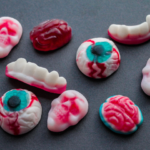 Gummy body parts le caramelle a forma di parti del corpo perfette per la notte di Halloween ingrosso online caramelle
