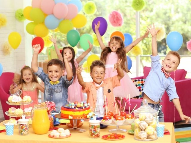 Giocattoli con caramelle i regalini di fine festa perfetti per i bambini