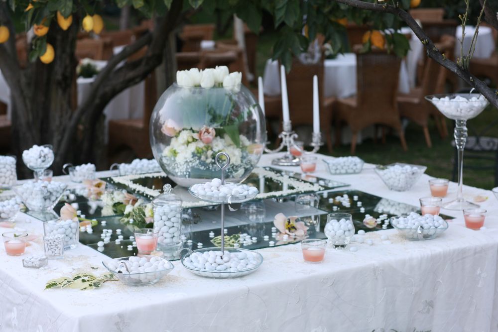 Come allestire un white table contemporaneo matrimoni 2022