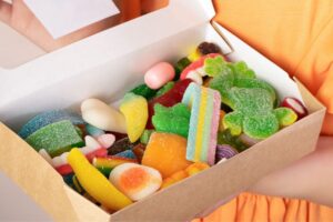 Come personalizzare una candy box con un mix di caramelle