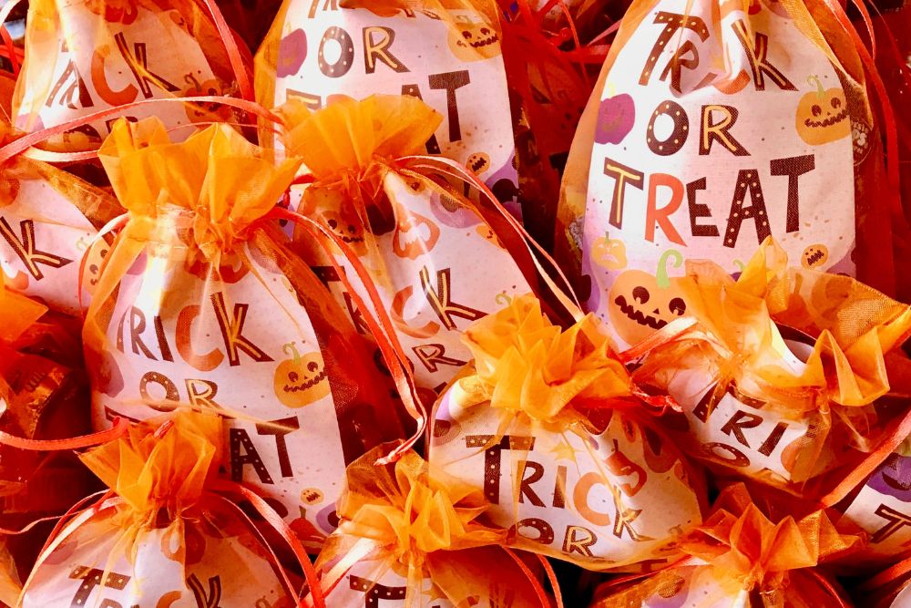 Come offrire kit di dolcetto o scherzetto di Halloween ingrosso online