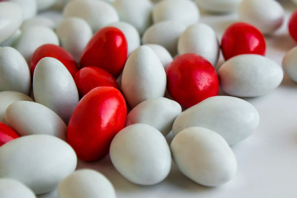 Ingrosso online confetti rossi per bomboniere e confettata cresima