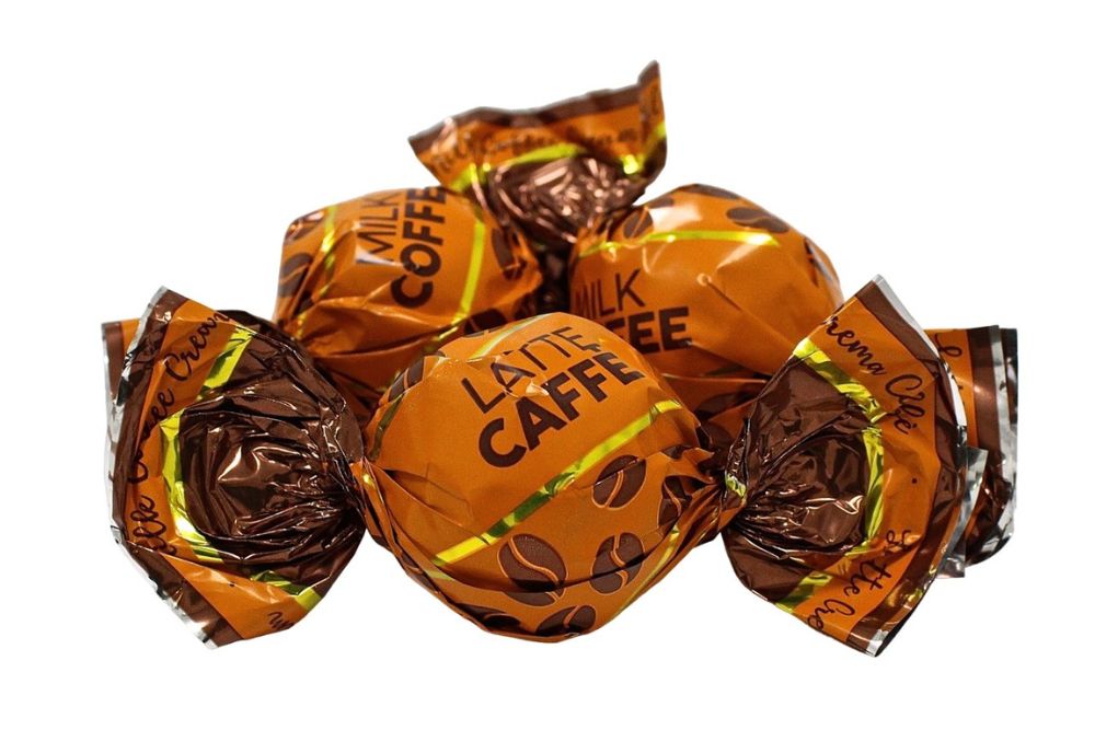 BOULES ARANCIONE PRALINE CIOCCOLATO AL LATTE RIPIENE DI CREMA AL CAFFE' in vendita all'ingrosso in sacchetto da 1kg