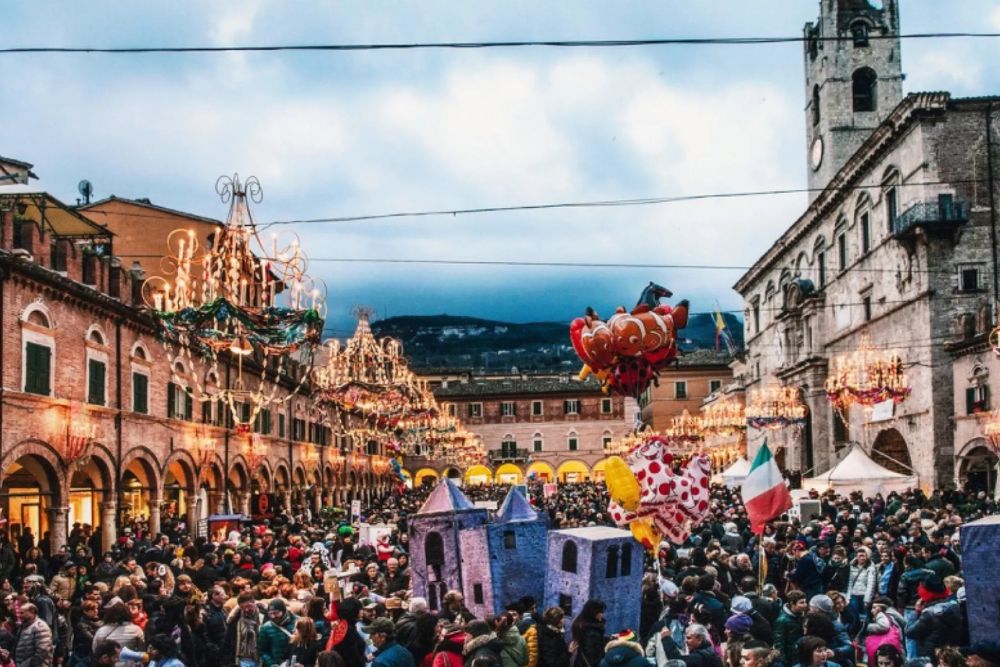 Carnevale di Ascoli Piceno divertimento in piazza Credits italia.it